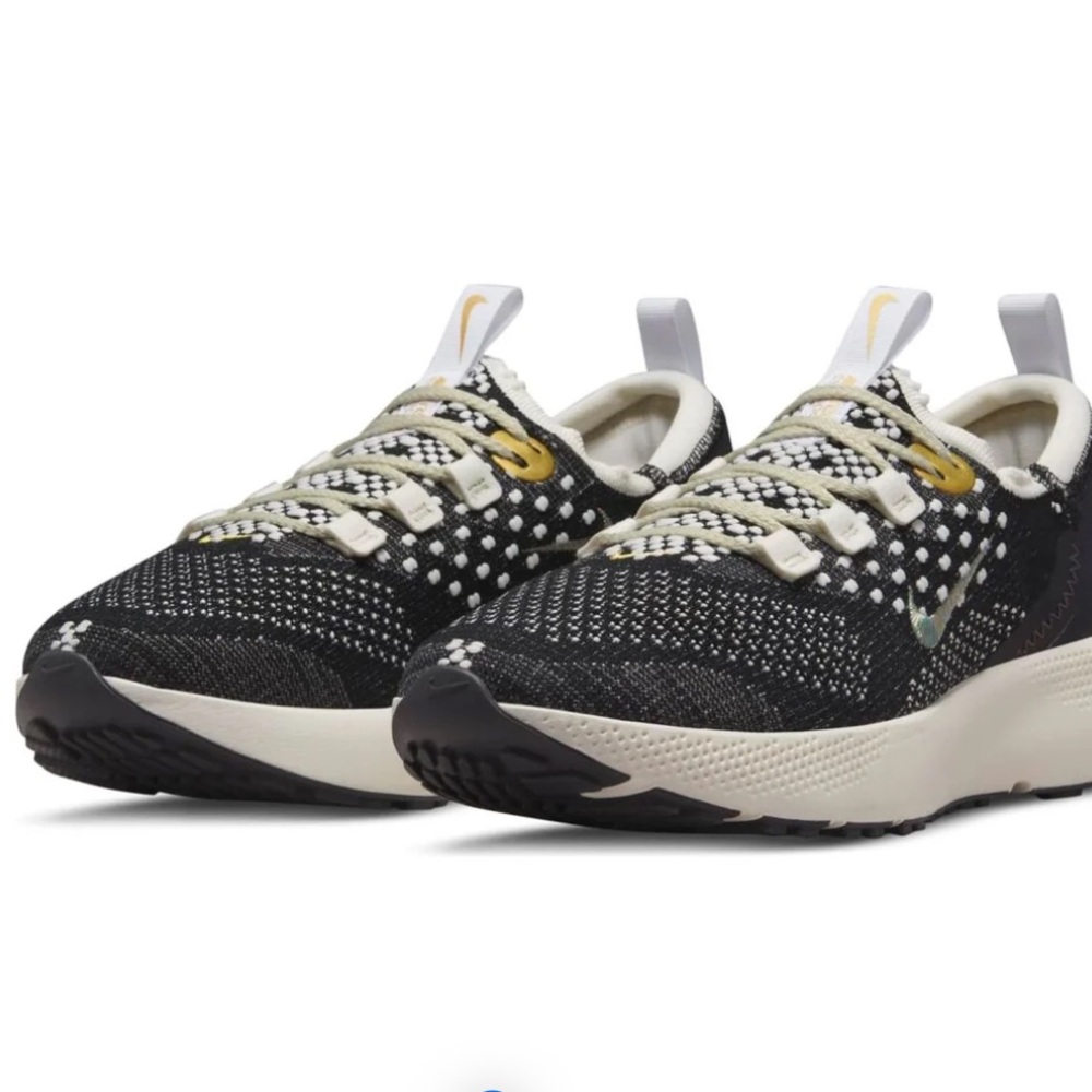 Nike React Escaper Run Flyknit 'Black Metallic Vivid Gold'